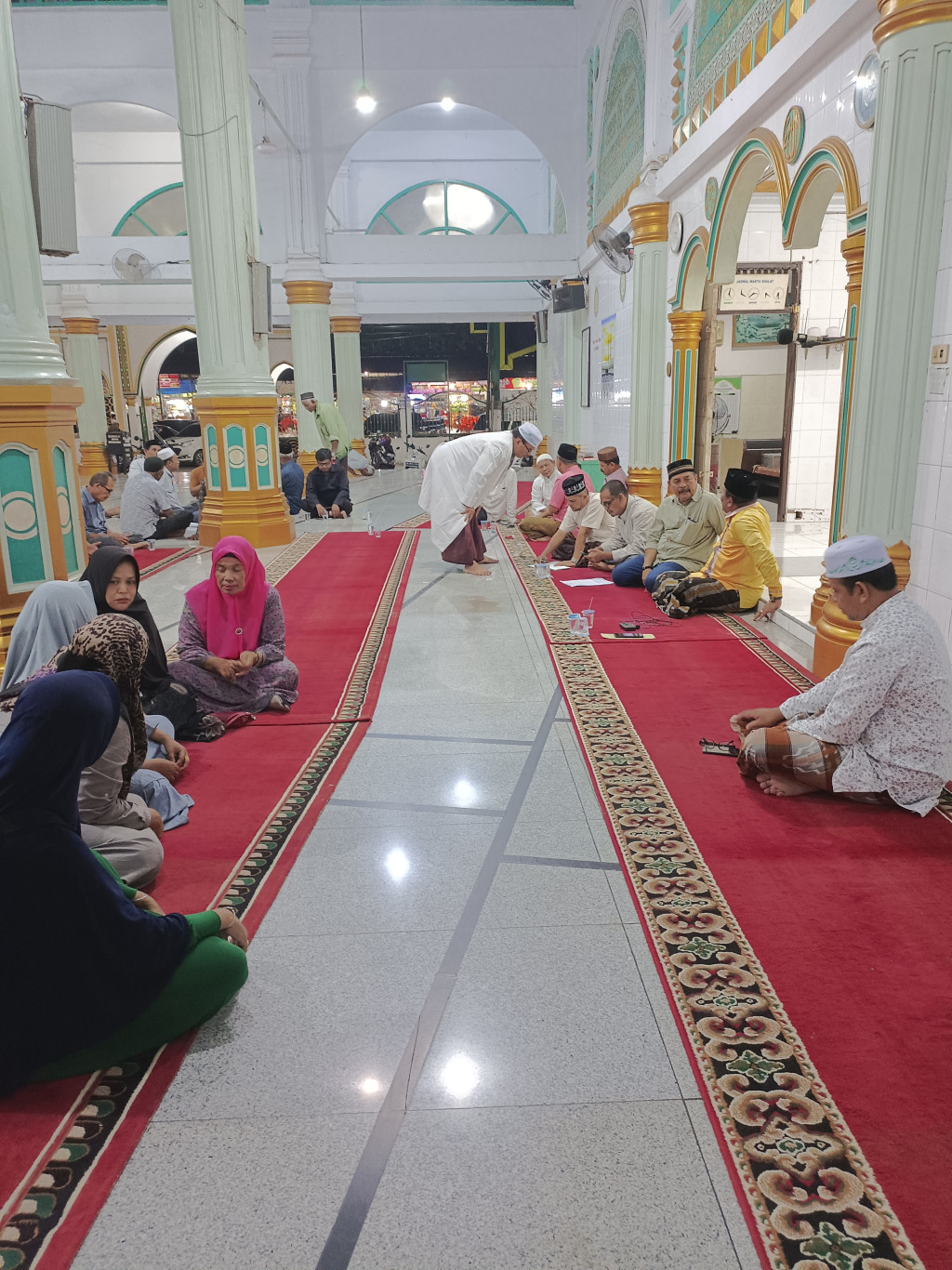 Rapat di Meunasah Kota Dusun Pasar Sabtu bersama warga Bandar Bireuen